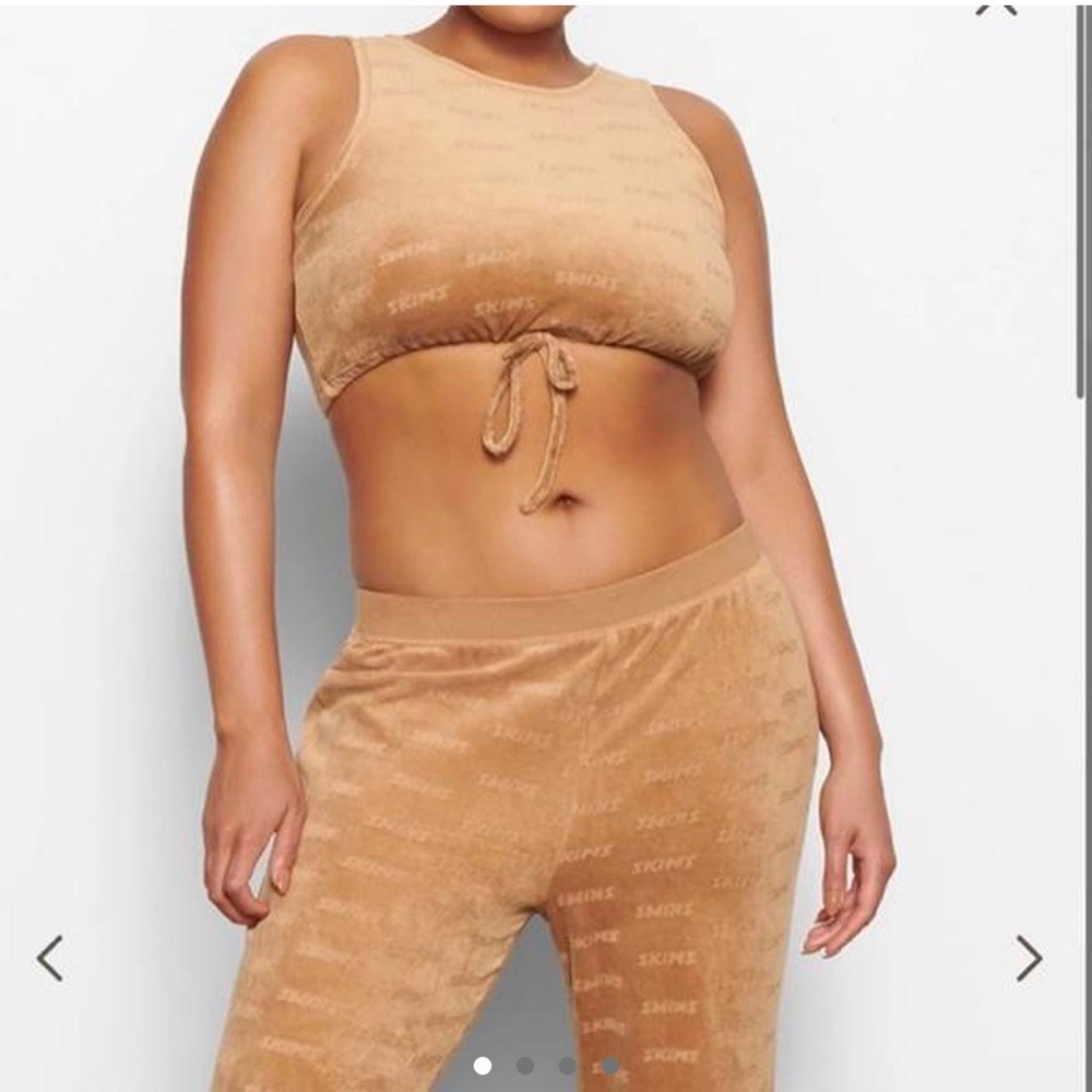 Skims velour set camel